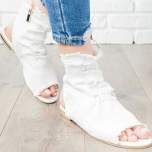 Bamboo Cure Distressed White Denim Zip Ankle Booties Open Toe Size 6.5🌴